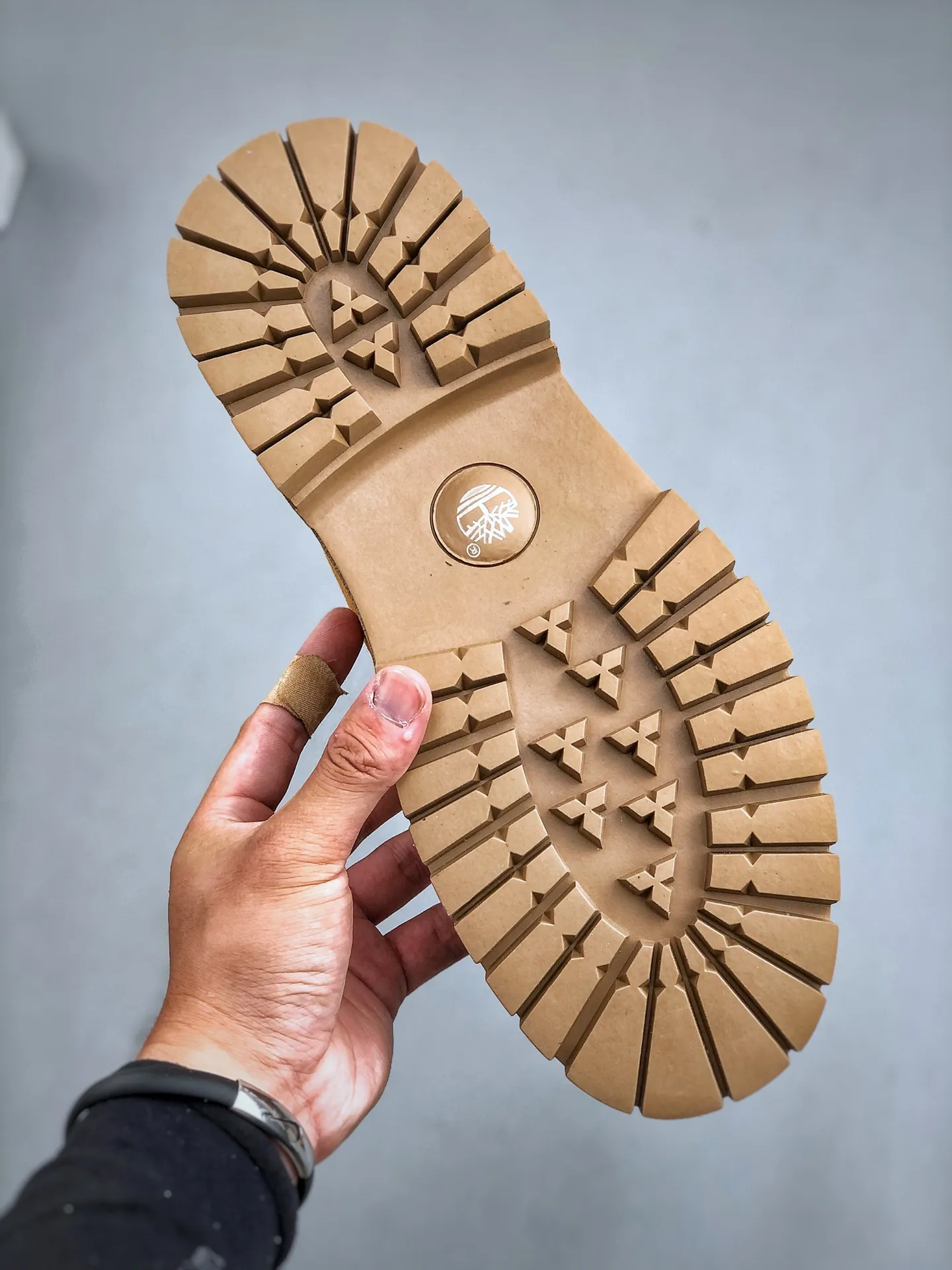 Local self-pickup💰560 supports store release. New goods🚀#Timberland Timberland/Timberland classic outdoor casual rhubarb boots series. Guangdong factory quality. Original box and original packaging. The fabric is made of Italian 🇮🇹 top-grade frosted fine-grained cowhide. It is paired with anti-odor and anti-corrosion genuine leather latex insoles to give you a perfect wearing experience. The quality is exquisite and durable. A must-have for sportsmen. Specializes in not looking handsome. High-quality and first-class foot feel. Size: 39 -44 (leather shoe size)